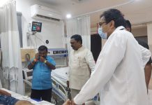 खासदार अशोक नेते यांनी जख्मी ला पोहचविले रुग्णालयात