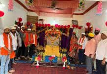 गोकुलनगर येथे गुरुनानक साहिब जयंती महोत्सव साजरा माजी नगराध्यक्ष योगीताताई पिपरे व प्रमोदजी पिपरे यांची उपस्थिती