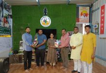अभाविप विदर्भ प्रांताकडून स्व.यशवंतराव केळकर युवा पुरस्कारने सन्मानित श्री.नंदकुमार पालवे यांना अभाविप ध्येय यात्रा पुस्तक देऊन शुभेच्छा