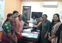 युवती व महिलांच्या सुरक्षिततेसाठी उपाययोजना करा,Former president muncipal council Gadchiroli माजी नगराध्यक्ष योगीताताई पिपरे यांच्या नेतृत्वात उपविभागीय पोलिस अधिकारी यांच्याकडे मागणी