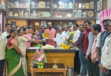 ओबीसी आयोगाचे अध्यक्ष माजी केंद्रीय राज्यमंत्री यांना समाजाच्या समस्या सोडविण्यासाठी गडचिरोलीत येण्याचे आमदार डॉ.देवराव होळी यांनी दिले निमंत्रण
