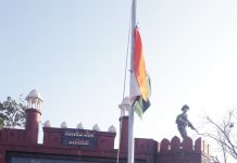 कारगिल शहीद स्मारक गडचिरोली येथे माजी नगराध्यक्ष योगिताताई पिपरे यांच्या हस्ते ध्वजारोहण