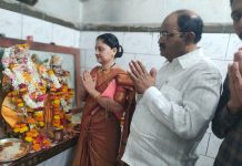 Ram Navami is celebrated with enthusiasm at Shri Lakshmi Narayan Temple The presence of former mayor Yogitatai Pipre and former corporator Pramodji Pipre