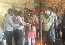 MP of government supported maize procurement center at Mulchera Shri. Inauguration by Ashok Nete