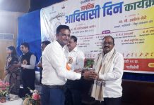 गडचिरोली येथे जागतिक आदिवासी दिन उत्साहात साजरा आदिवासी दिनानिमित्य आदिवासी सेवक प्रमोद पिपरे यांचा सत्कार