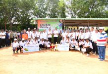 गडचिरोली महसुल विभाग व गडचिरोली पोलीस विभाग यांच्यात रंगला क्रिकेटचा मैत्रीपुर्ण सामना
