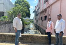 शहरातील मुख्य नाल्याच्या सफाईकडे पालिकेचे दुर्लक्ष दमदार पावसापूर्वी सफाई करा; रंजनीकांत मोटघरे, नदीम नाथानी यांची मागणी