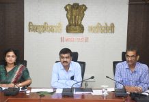 मुख्यमंत्री माझी लाडकी बहीण योजना सर्व पात्र महिलांना लाभ मिळण्यासाठी मिशन मोडवर काम करा जिल्हाधिकारी संजय दैने यांचे यंत्रणेला निर्देश