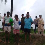 मुडझाचा गाव तलाव फुटला : मच्छीमार आणि शेतकऱ्यांना बसला फटका शेतकरी कामगार पक्षाने नुकसान भरपाईसाठी केला प्रशासनाकडे पाठपुरावा