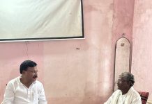 गडचिरोली विधानसभा क्षेत्राचे माजी आमदार डॉ नामदेवराव उसेंडी यांनी जेष्ठ समाजसेवक डॉ.देवाजी तोफा यांची लेखा (मेंढा) येथे भेट