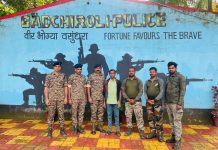 एका जहाल माओवाद्याने केले गडचिरोली पोलीस व सीआरपीएफ दलासमोर आत्मसमर्पण