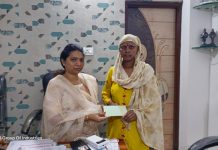 कॅन्सरग्रस्त महिलेस तनुश्री धर्मरावबाबा आत्राम यांच्याकडून आर्थिक मदत