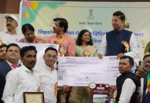 शिक्षण मंत्र्यांकडून उदयनगर बांग्ला प्राथमिक शाळा सन्मानित परसबाग निर्मितीमध्ये राज्यात प्रथम क्रमांक