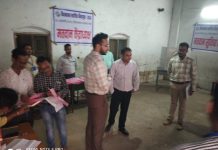 निवडणूक निरीक्षक विनीतकुमार यांचेकडून मतदान सुविधा कक्षाची पाहणी