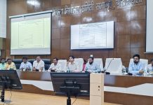 गडचिरोली विधानसभा मतदारसंघाच्या निवडणुकीसाठी प्रशासन सज्ज , साहित्य वाटप व मतमोजणी प्रशिक्षणात कर्मचाऱ्यांना मार्गदर्शन