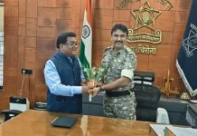 निवडणुका यशस्वीपणे राबविल्याबद्दल डॉ. देवरावजी होळी यांनी एस डी एम व पोलीस अधीक्षकांचे केले अभिनंदन