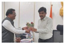 जिल्ह्यातील विधानसभा निवडणुक यशस्वीपणे राबविनाऱ्या जिल्हाधिकाऱ्यांचे डॉक्टर देवरावजी होळी यांनी केले अभिनंदन