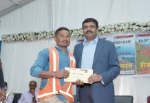 लॉईड्स ग्रुपकडून १,६९२ कर्मचाऱ्यांना ESOPs चे वाटप; गडचिरोलीत भागीदारी मजबूत करत औद्योगिक परिवर्तन