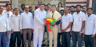 गडचिरोली : यूपीएससी परीक्षेत यश मिळवणाऱ्या रजत वाळके यांचा सत्कार