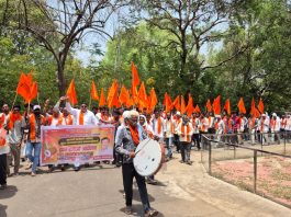 ‘डफरे बजाओ’ आंदोलनातून अभियंता सुरेश साखरवाडे यांच्या हकालपट्टीची मागणी; अरविंदभाऊ कात्रटवार आक्रमक निकृष्ट पुल बांधकाम, बोगस कामे व भ्रष्टाचाराच्या आरोपांवरून शासनाला धारेवर