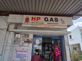 गॅसची प्रतीक्षा; डोंगरे एचपी गॅस एजन्सीच्या कारभारामुळे नागरिक संतप्त